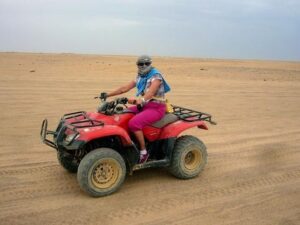 Moto-Safari-Hurghada-Excursii-Safari-dîn-Hurghada-călătorii-moto-safari-cu-ATV-Excursii-hurghada-deșert-quad