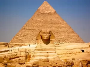 EXCURSIE-LA-CAIRO-DIN-HURGHADA-din-Hurghada-Excursie-la-piramide-Pret-Excursile-la-Cairo-muzeul-egiptean-tutankhamun-călătorie-la-cairo