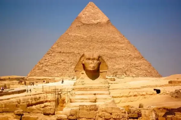 EXCURSIE-LA-CAIRO-DIN-HURGHADA-din-Hurghada-Excursie-la-piramide-Pret-Excursile-la-Cairo-muzeul-egiptean-tutankhamun-călătorie-la-cairo